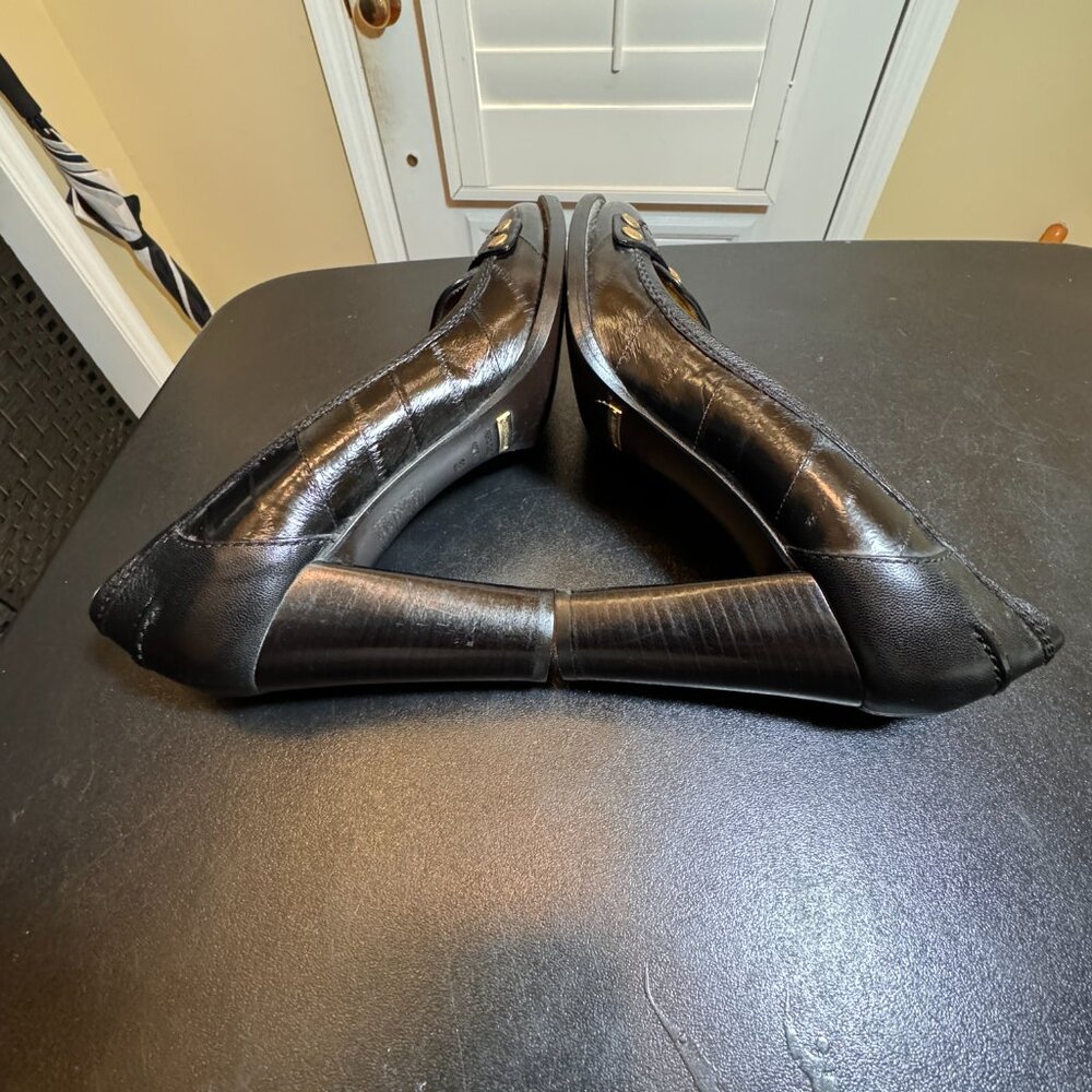 Dolce & Gabbana black pump with gold tone hardware size 39 - Picture 5 of 12